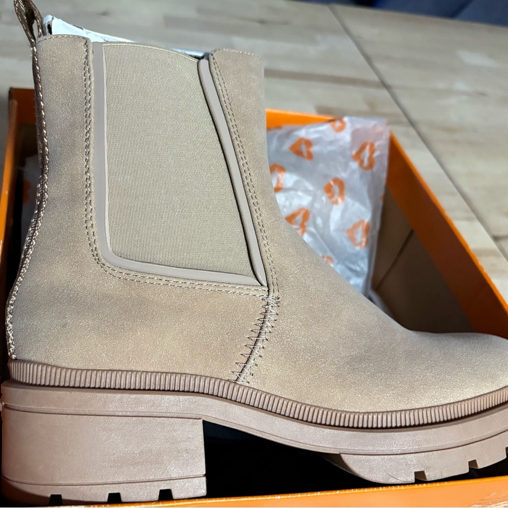 Tan Chelsea Boots